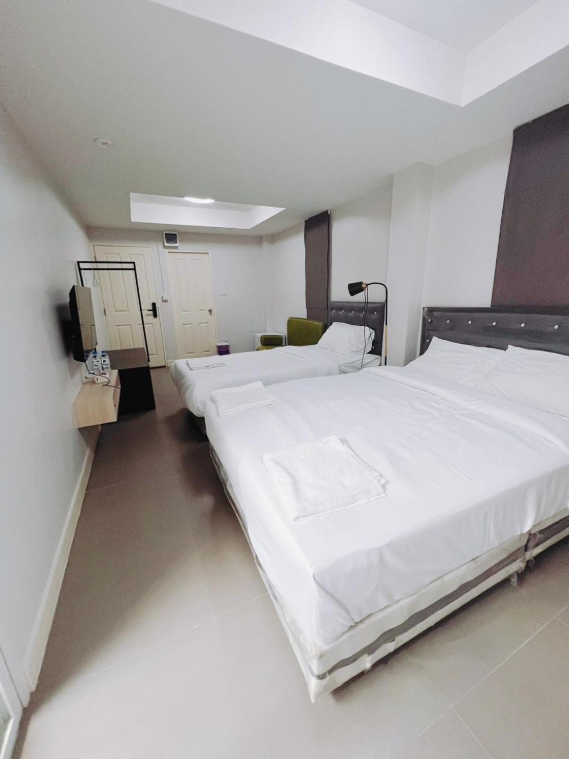 Mitr Inn Mrt Samyot Station - The Grand Palace Бангкок Экстерьер фото